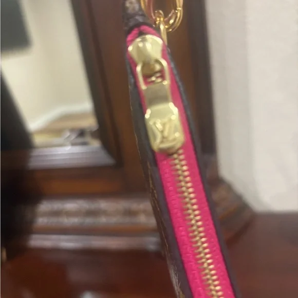 Louis Vuitton Pink and Monogram neverfull pouch - Picture 6 of 9